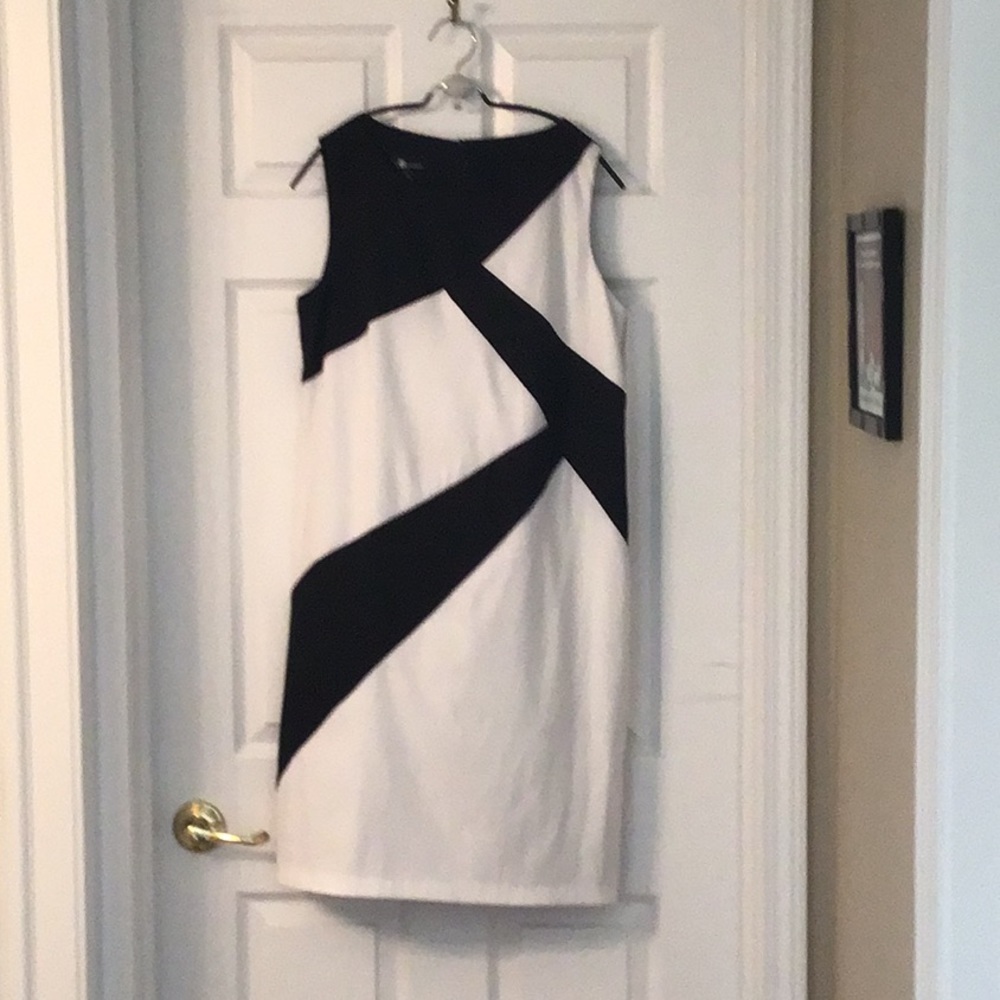 SLEEVELESS BLK AND WHITE AB STUDIO DRESS